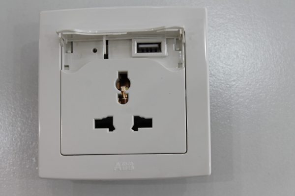 SOCKET OUTLET WITH USB CHARGER